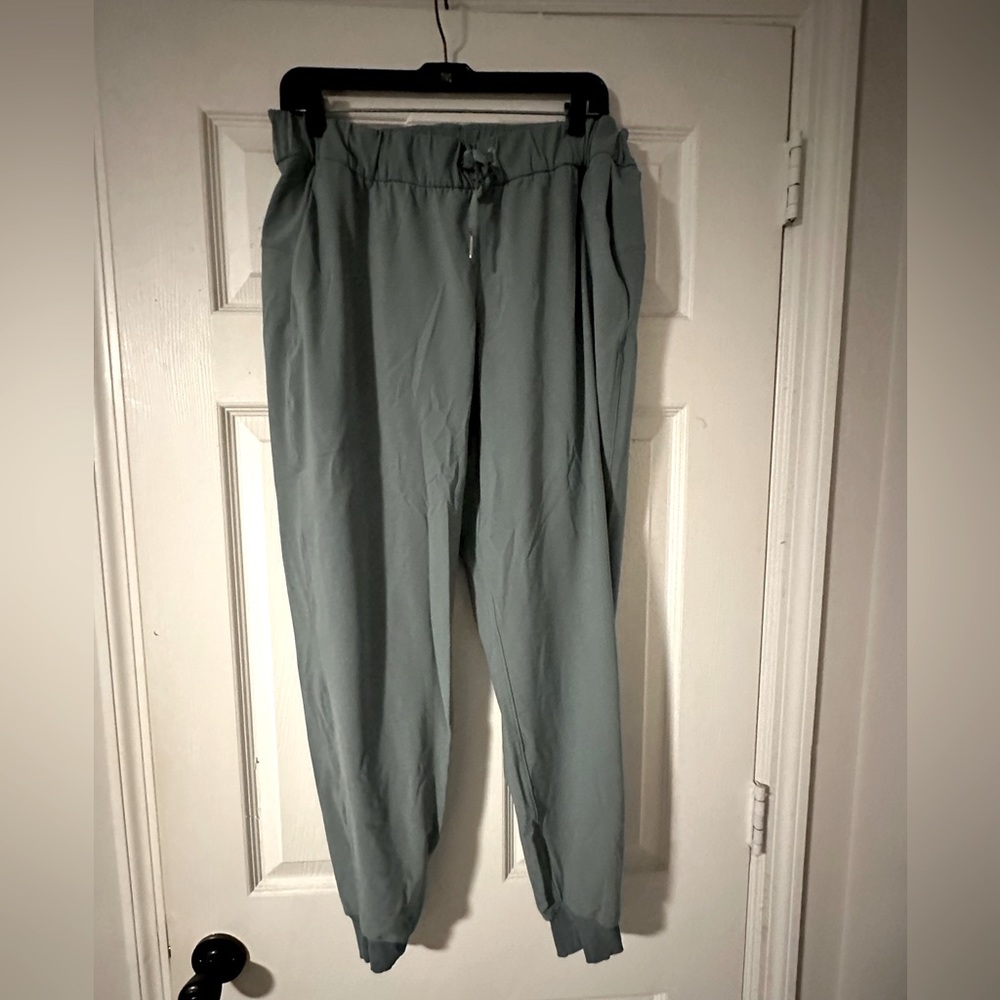 Lululemon women’s joggers size 12